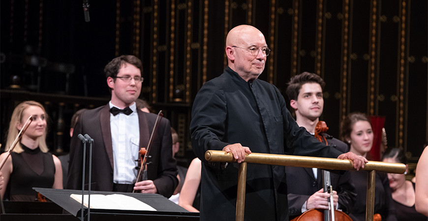 Dennis Russell Davies & Liszt Academy Symphony Orchestra