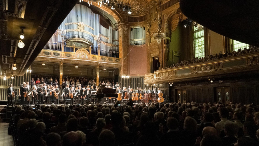 Hegedűs Endre zenekari szólóestje