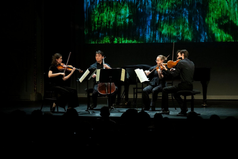 Hagyományok és távlatok 